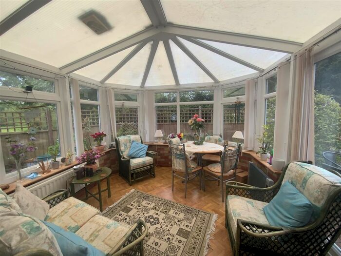 3 Bedroom Detached Bungalow For Sale In Kenchester, Bancroft, Milton Keynes, MK13