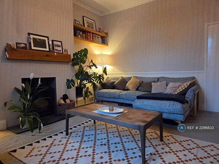 2 Bedroom Flat To Rent In Lesbury Road, Newcastle Upon Tyne, NE6