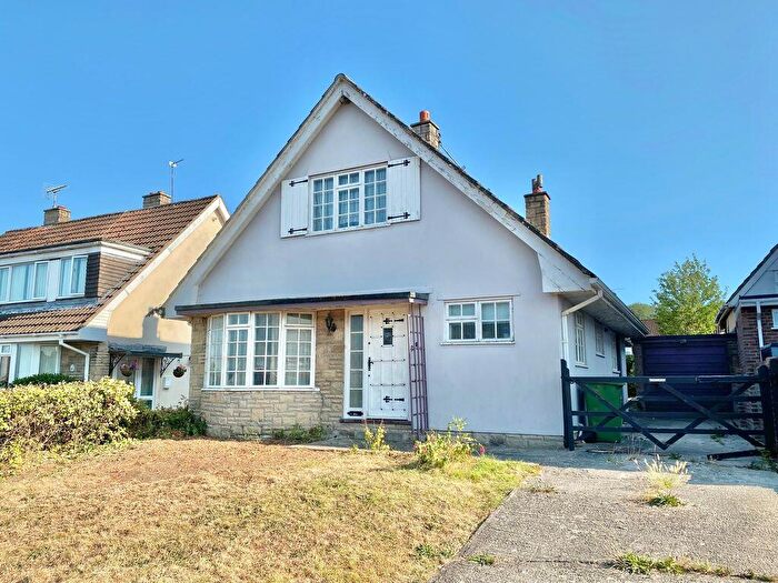 3 Bedroom Detached House For Sale In St Andrews Road, Warminster, BA12