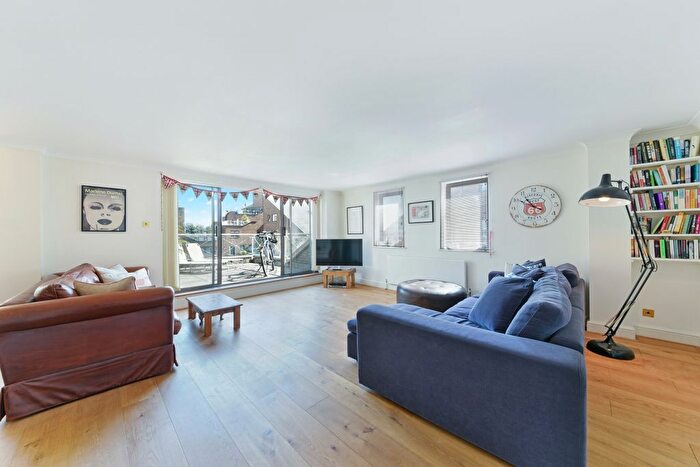 3 Bedroom Flat To Rent In Cumberland Mills Square, Isle Of Dogs, London, E14