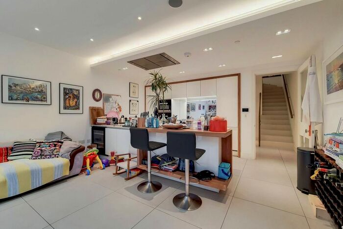 3 Bedroom Terraced House To Rent In Rainsborough Square, Fulham, London, SW6