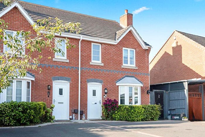 3 Bedroom Semi-Detached House For Sale In The Cuttings, Thurnby, Leicester, LE7