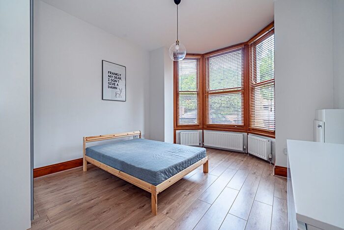 2 Bedroom Flat For Sale In Gordon Road, Ealing, W5