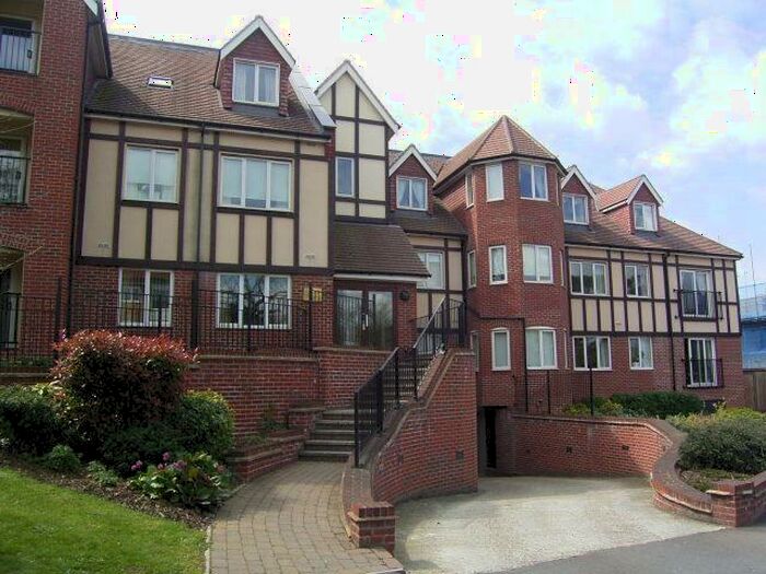 2 Bedroom Flat To Rent In Emerson House Hornchurch, RM11