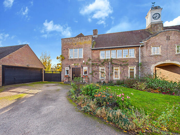 4 Bedroom Country House For Sale In The Manor Stables, Warren Road, Little Horwood, Buckinghamshire, MK17