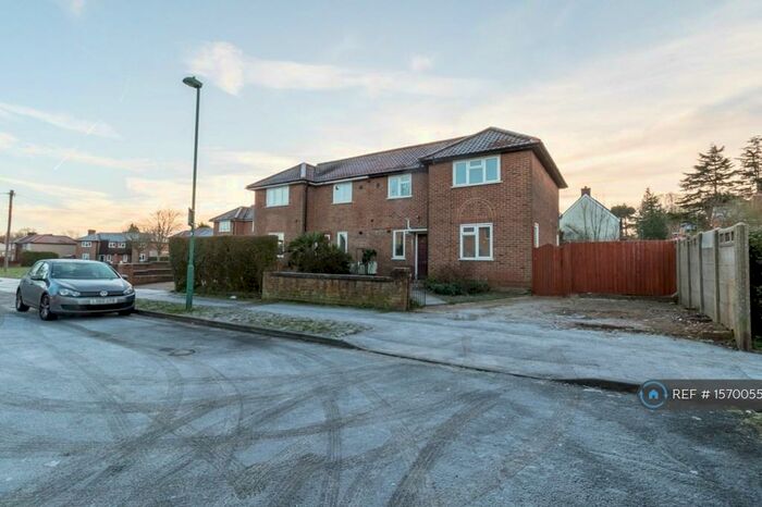 3 Bedroom Semi-Detached House To Rent In Dingwall Road, Carshalton, SM5