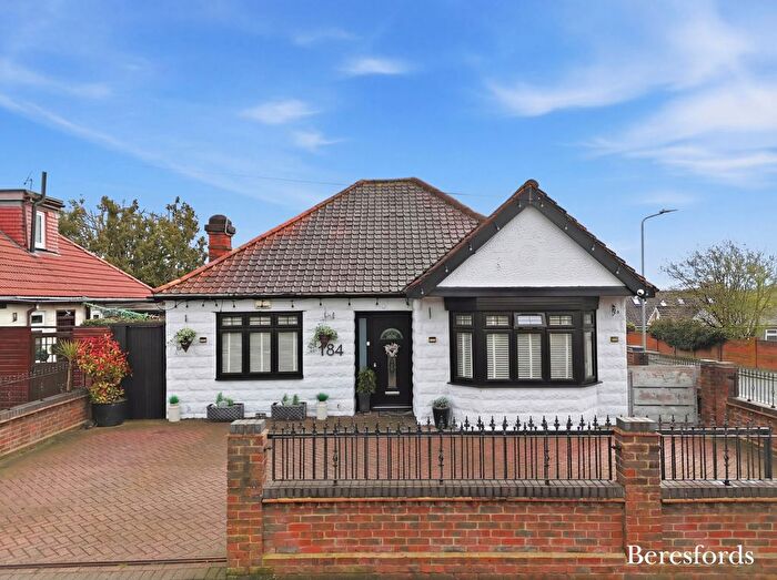 3 Bedroom Bungalow For Sale In Wingletye Lane, Hornchurch, RM11