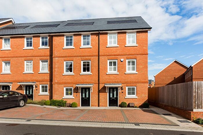 3 Bedroom Town House For Sale In Woodland Road, Dunton Green, TN14