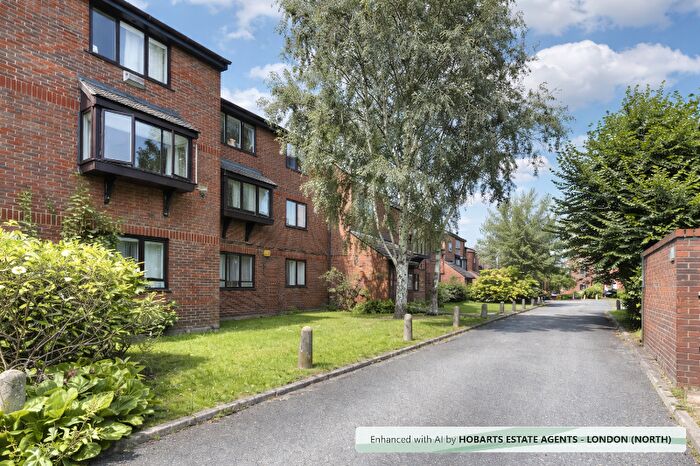 2 Bedroom Flat For Sale In Northcott Avenue, Alexandra Park, N22