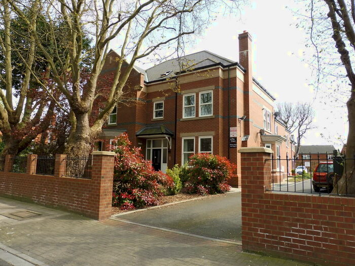 2 Bedroom Apartment To Rent In Heneage Road, Grimsby, DN32