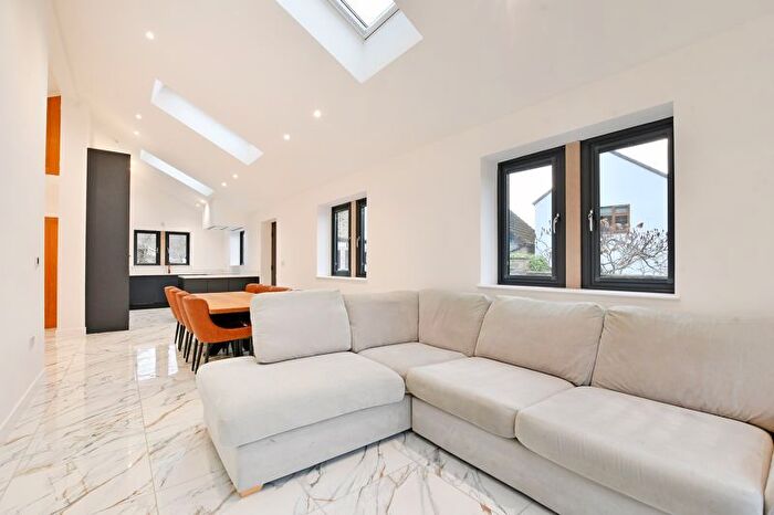 3 Bedroom Bungalow For Sale In Town End, Apperknowle, Dronfield, S18