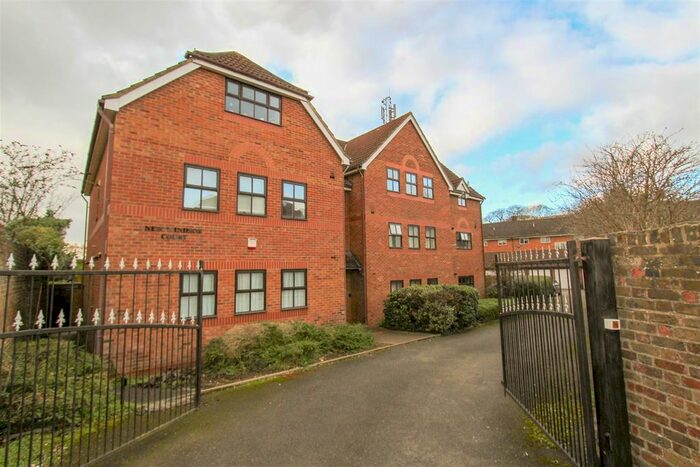 2 Bedroom Flat To Rent In Whitehall Close, Uxbridge, UB8