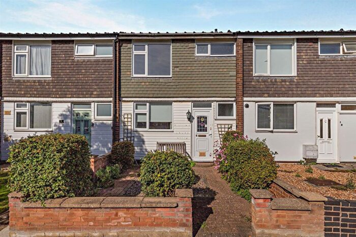 3 Bedroom Terraced House For Sale In Radnor Walk, Bedford, MK41