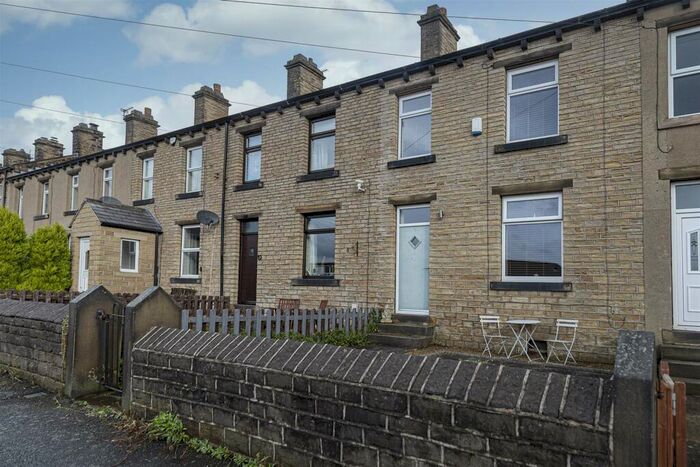 3 Bedroom Terraced House To Rent In Bankfield Avenue, Huddersfield, HD5