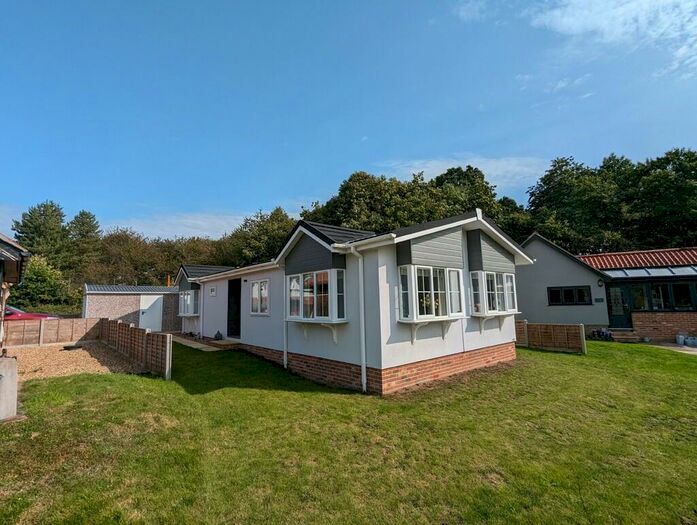 2 Bedroom Mobile Home For Sale In Whitearch Park, IP17