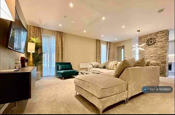 3 Bedroom Terraced House To Rent In Garden Lane, Manchester, M3