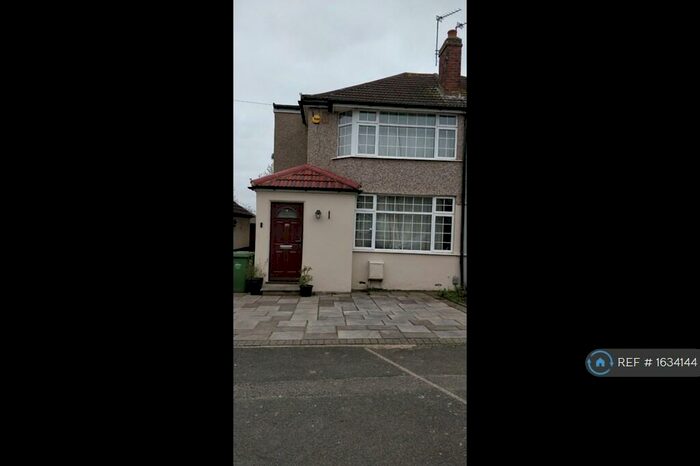 3 Bedroom Semi-Detached House To Rent In Birch Grove, Welling, DA16