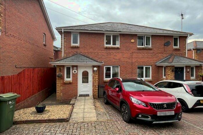 3 Bedroom Semi-Detached House To Rent In Hyde Road, Shanklin, PO37