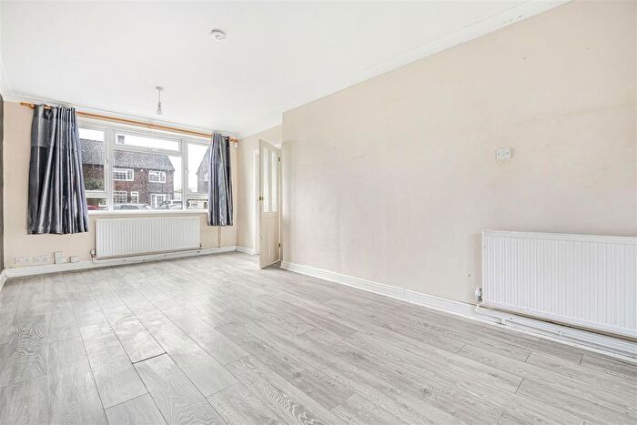 2 Bedroom End Of Terrace House For Sale In Long Furlong Drive, Slough, SL2