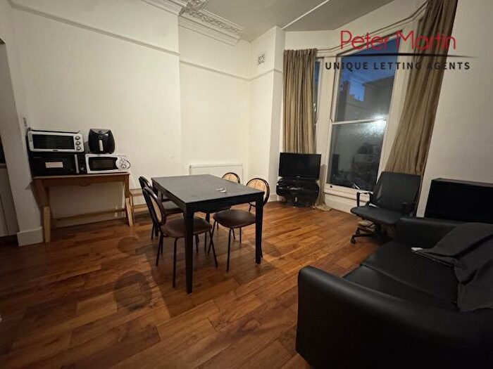 2 Bedroom Flat To Rent In Priory Terrace, South Hampstead, NW6