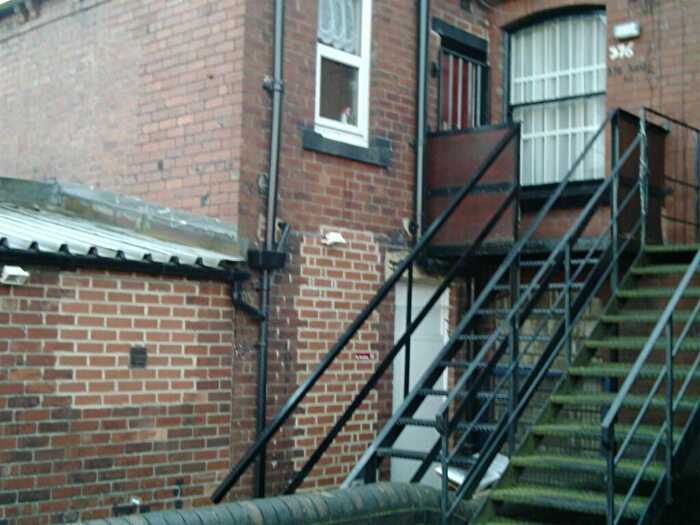3 Bedroom Apartment To Rent In Flat Kirkstall Road, Leeds, LS4