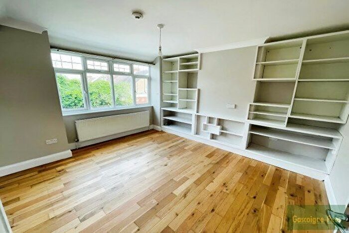 2 Bedroom Flat To Rent In Malden Hill, New Malden, KT3