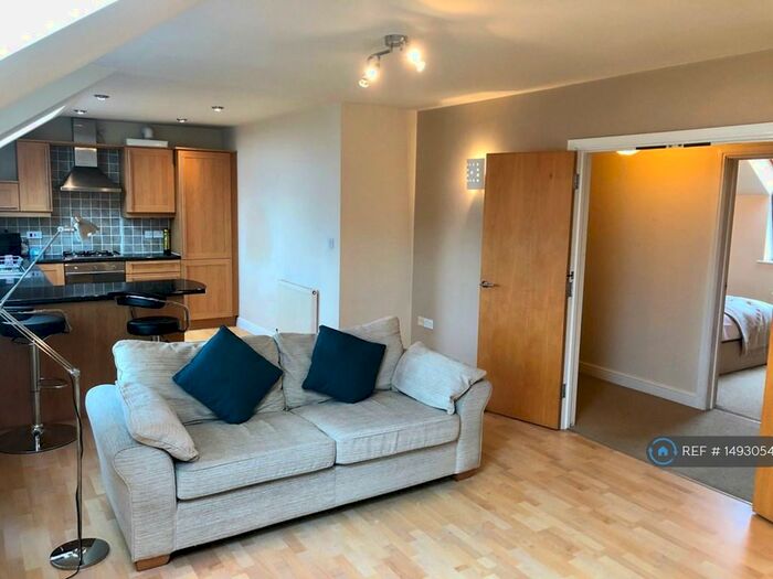 2 Bedroom Flat To Rent In Porchester Court, Nottingham, NG3