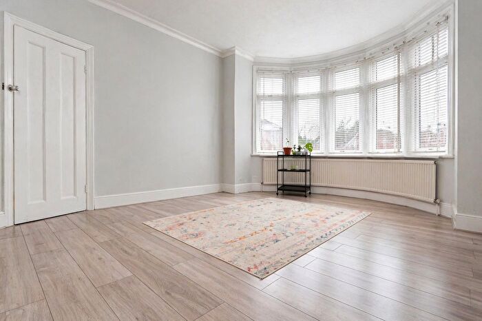 2 Bedroom Flat To Rent In Wolves Lane, London, N22