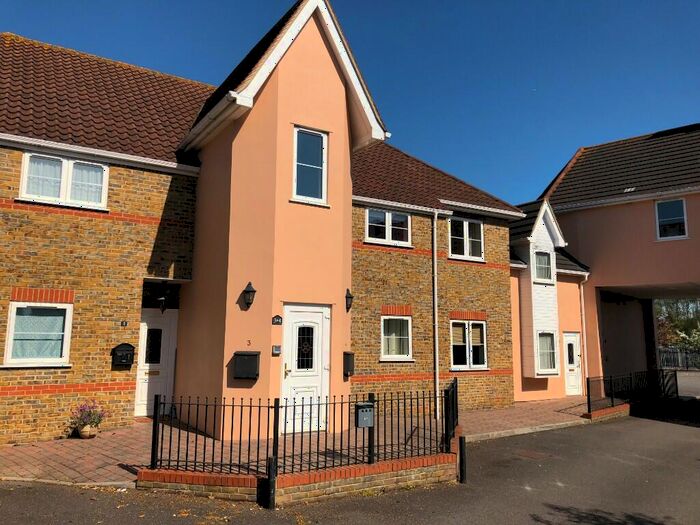 2 Bedroom Apartment To Rent In Station Approach, Hockley, Essex, SS5