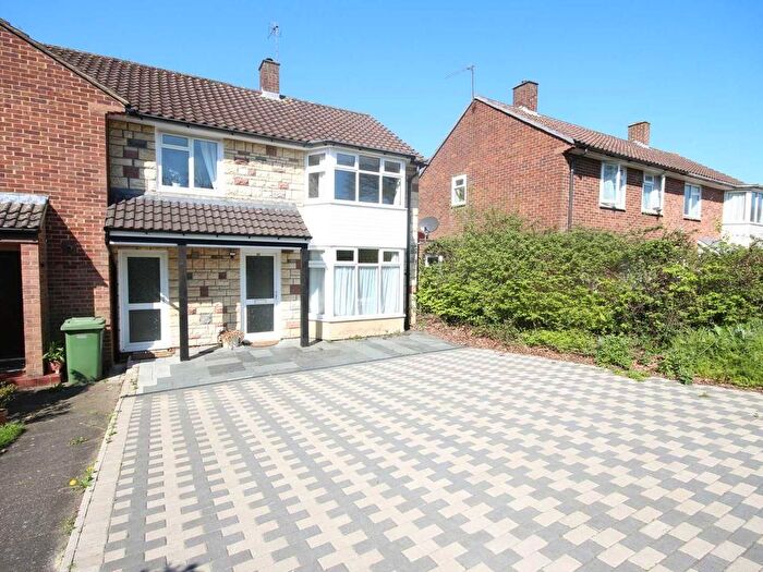 2 Bedroom Flat To Rent In Bull Lane, Bracknell, RG42