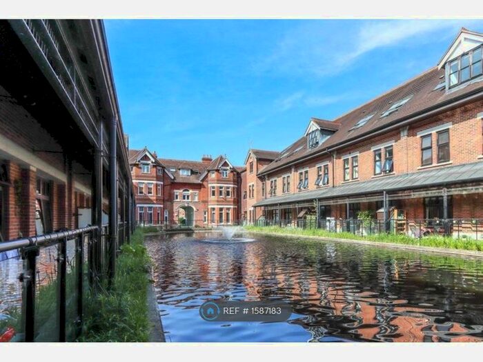 2 Bedroom Flat To Rent In Lockhart Road, Watford, WD17