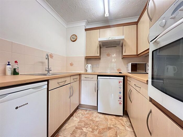 1 Bedroom Flat For Sale In Malborough Court, Cranley Gardens, Wallington, SM6
