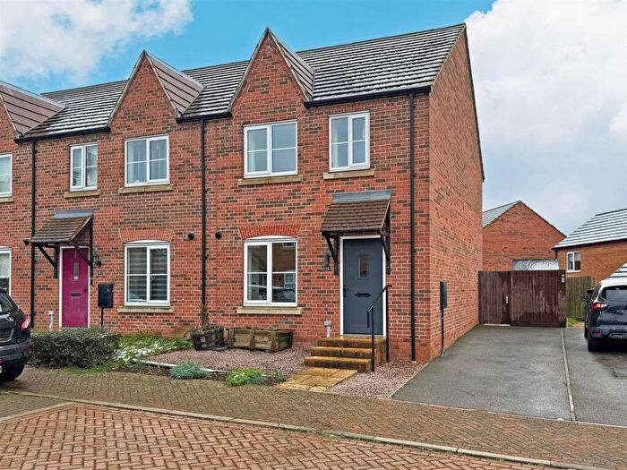 3 Bedroom End Of Terrace House For Sale In Groves Crescent, Stamford, PE9