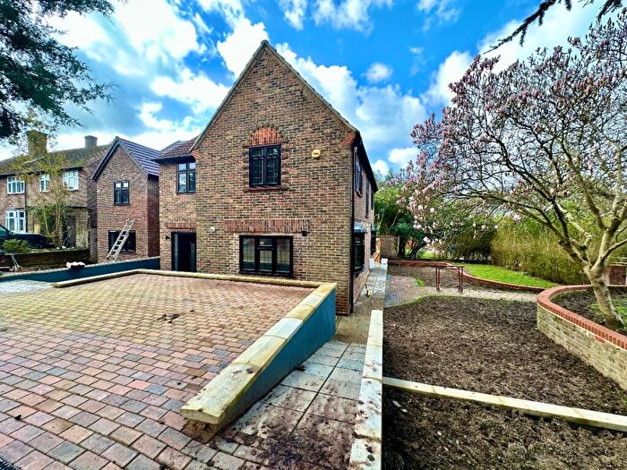 4 Bedroom Detached House For Sale In Priory Grove, Romford, RM3