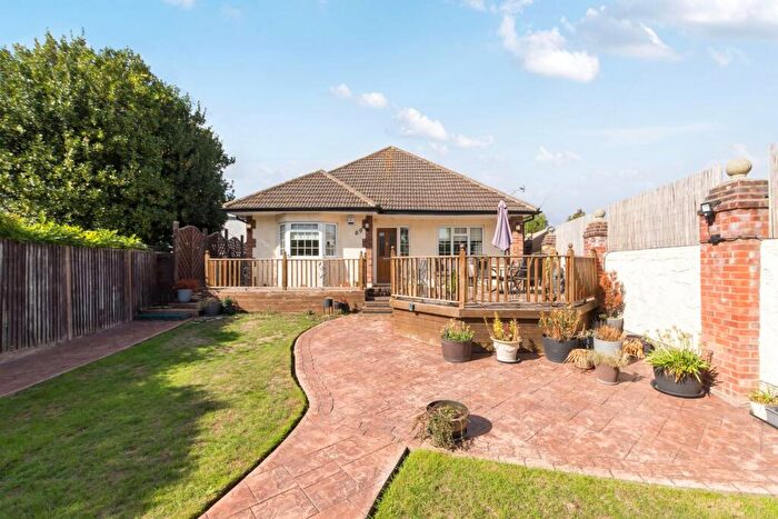 3 Bedroom Bungalow For Sale In Woodlands Avenue, Sidcup, DA15