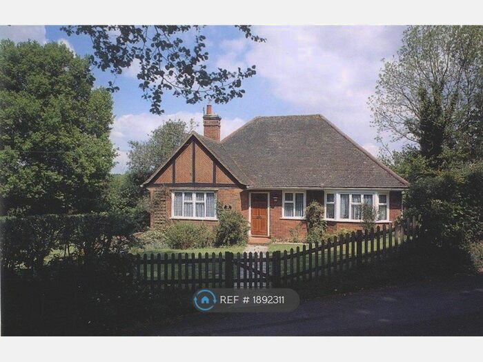 3 Bedroom Bungalow To Rent In Hall Farm, Chorleywood, Rickmansworth, WD3