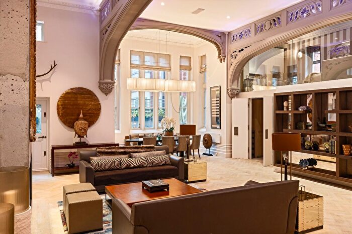 4 Bedroom Maisonette To Rent In Rose Square, Fulham Road, SW3