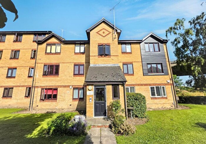 1 Bedroom Flat For Sale In Waterville Drive, Vange, Basildon, Essex, SS16