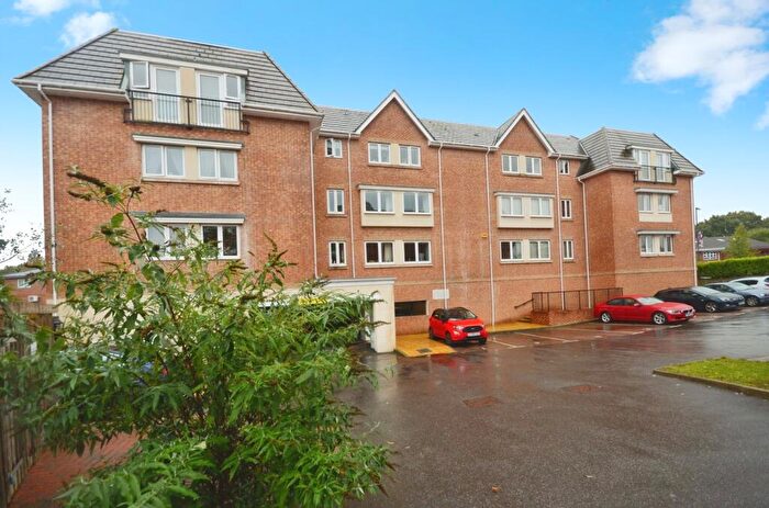 2 Bedroom Flat For Sale In Peel Close, Verwood, Dorset, BH31