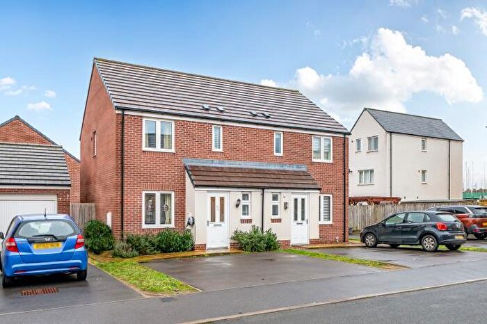 3 Bedroom Semi-Detached House For Sale In Russell Mews, Witney, OX29