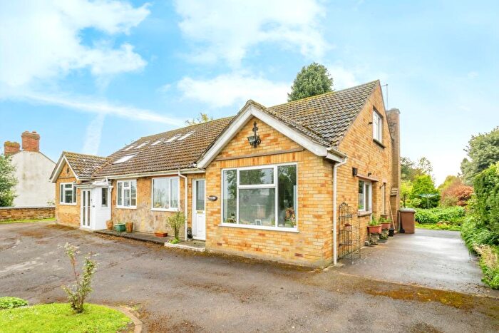 4 Bedroom Bungalow For Sale In Main Street, Upper Stowe, Northampton, Northamptonshire, NN7