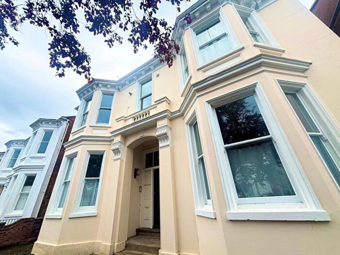 2 Bedroom Apartment To Rent In Russell Terrace, Leamington Spa, CV31