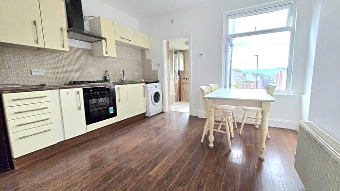 2 Bedroom Flat To Rent In Chesterfield Road, Sheffield, S8