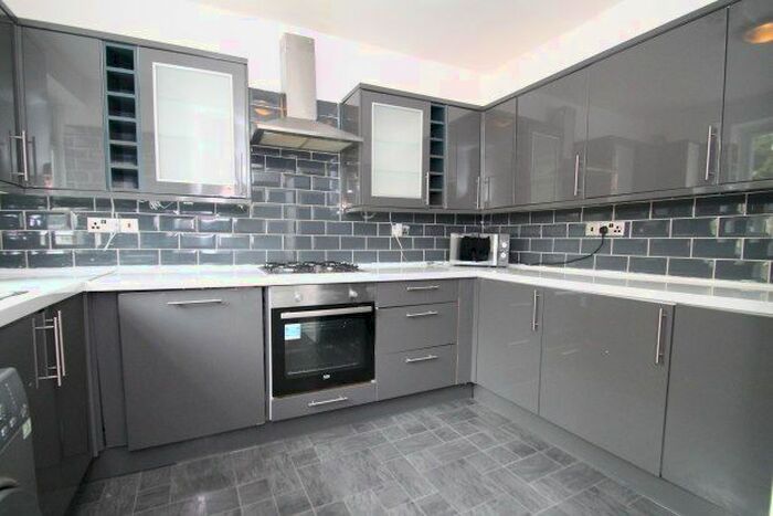 2 Bedroom Flat To Rent In Ermine Road, London, SE13