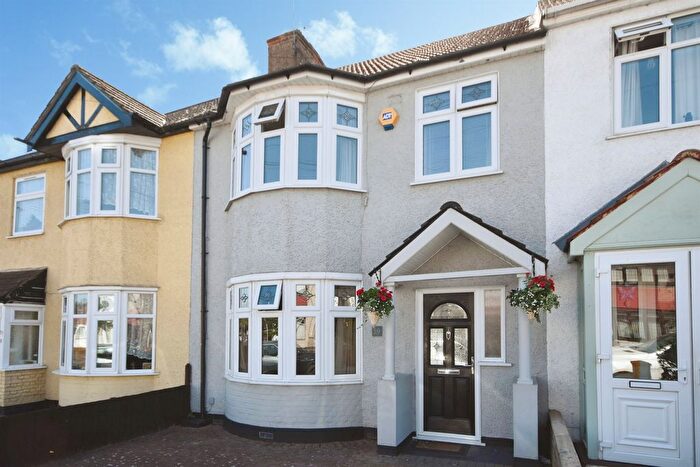3 Bedroom Terraced House For Sale In Cedar Road, Romford, RM7