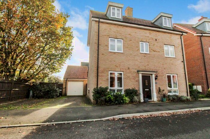 4 Bedroom Detached House For Sale In Hutchinson Rise, Potton, SG19