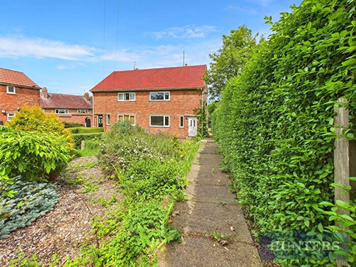 3 Bedroom Semi-detached House For Sale In Gildercliffe, Scarborough, YO12