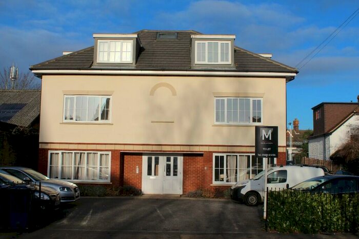 1 Bedroom Flat To Rent In Summers Road, Godalming, Surrey, GU7
