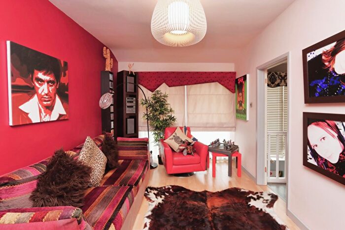 3 Bedroom End Of Terrace House For Sale In Leighton Place, Sheffield, South Yorkshire, S14
