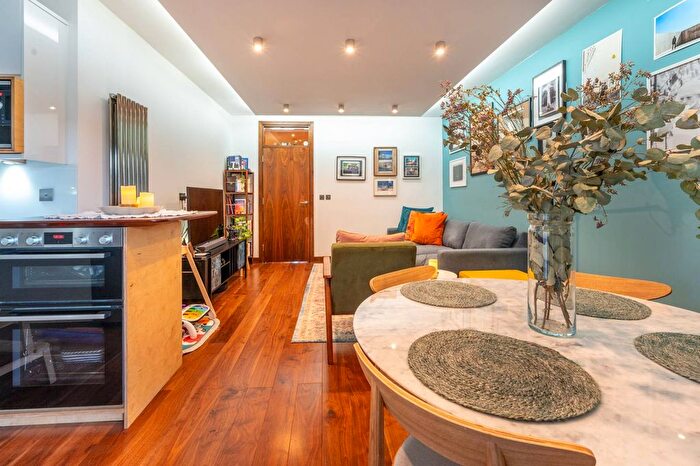 2 Bedroom Flat To Rent In High Road Leyton, Leyton, London, E10